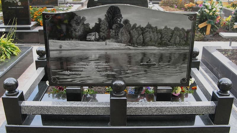 Памятные изображения на надгробиях